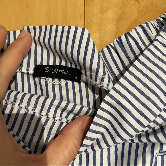 2 Women’s floral stripe blouses - Picture 5 of 5